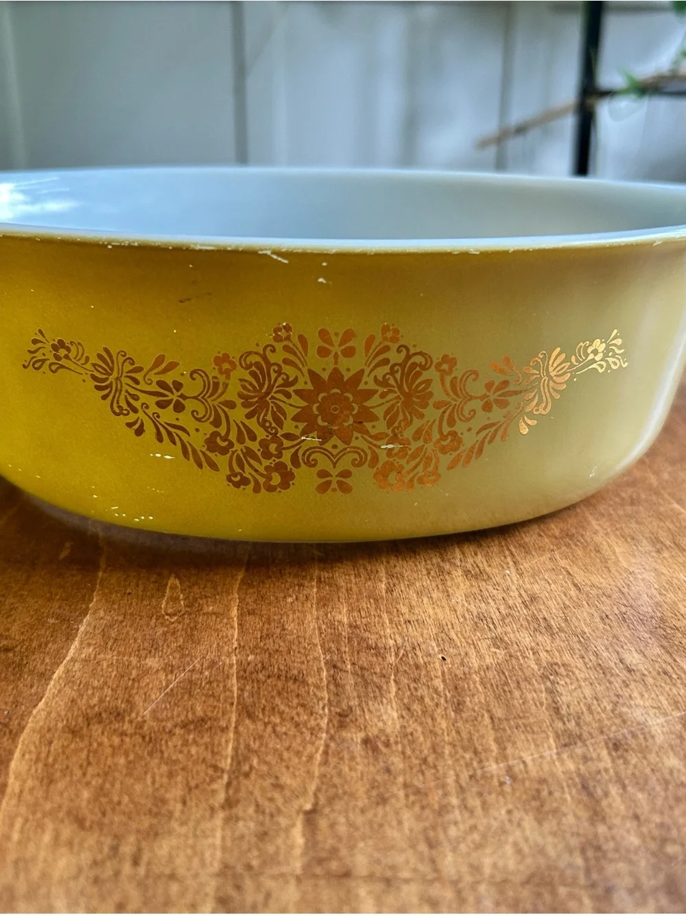 Pyrex 043 Golden Garland Casserole Dish